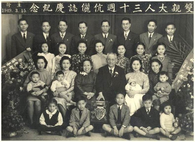 A group of people posing for a photo

AI-generated content may be incorrect.